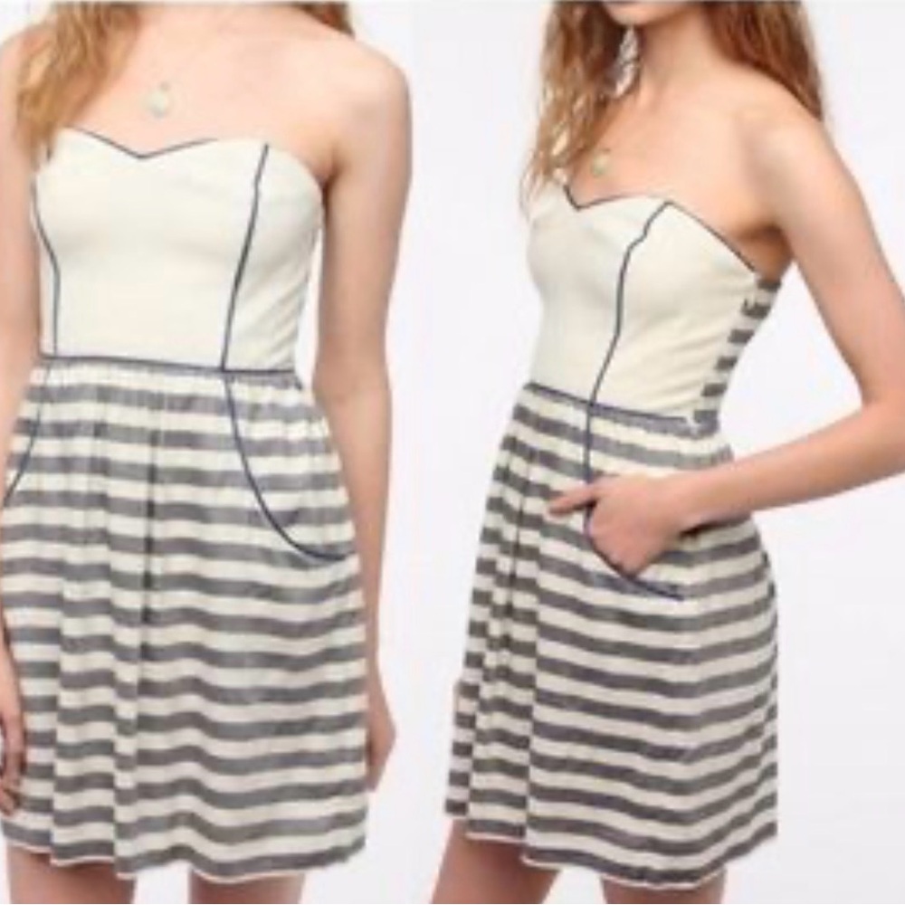 ⚓️ Kimchi Blue Cream and Navy Strapless Dress with Navy Piping